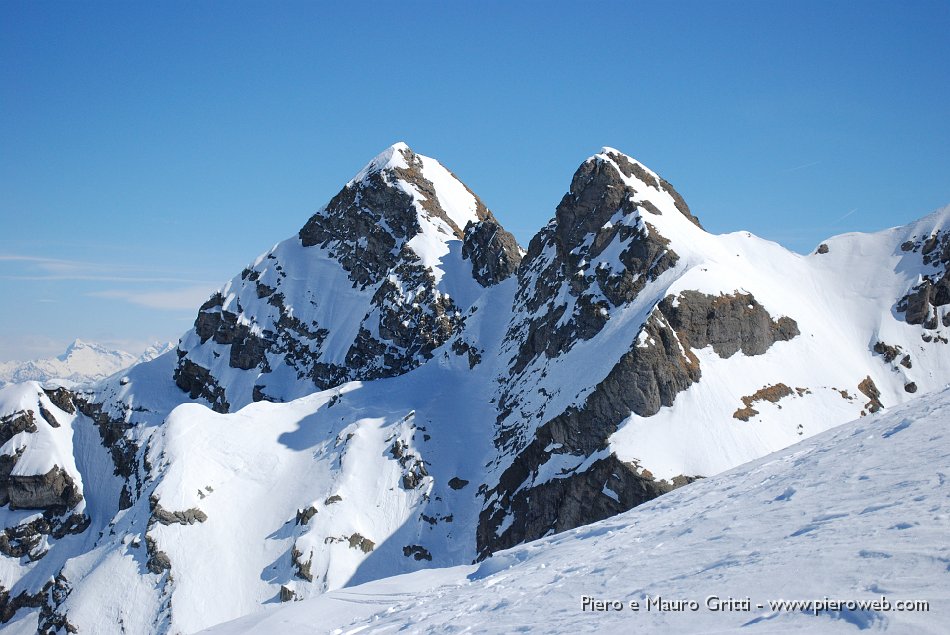 74 Il Trona (2510 m.) e il Falso Trona (2490 m.).jpg